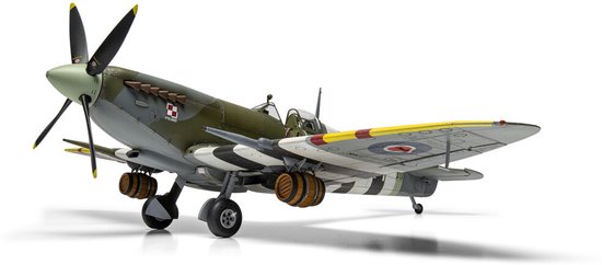 Kit de Avions Airfix - 17001A Supermarine Spitfire Mk.Ixc - Flying Dray - Avion de chasse britannique de la Seconde Guerre mondiale - Avec verre à bière en plastique exclusif - 1:24