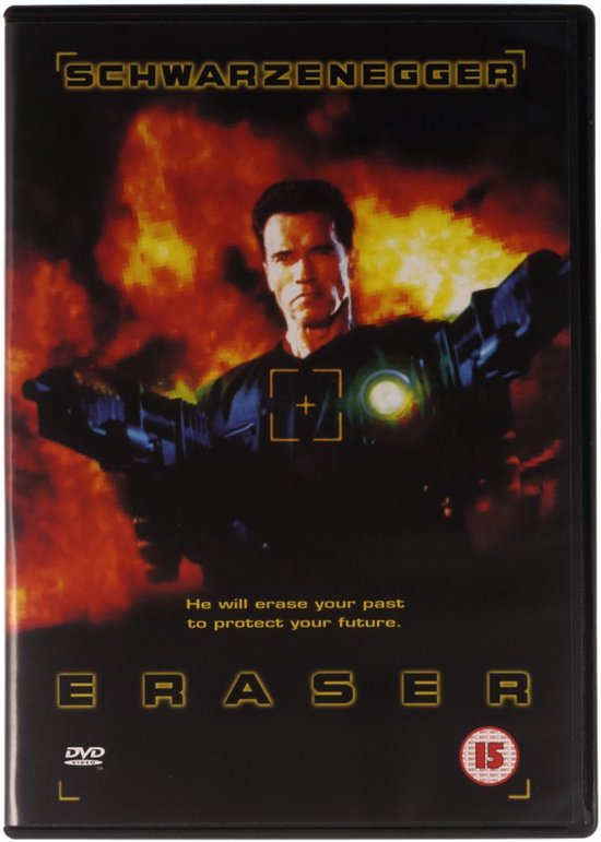 VHS hoes van de film Eraser met Arnold Schwarzenegger die schiet met twee wapens, omringd door vuur.