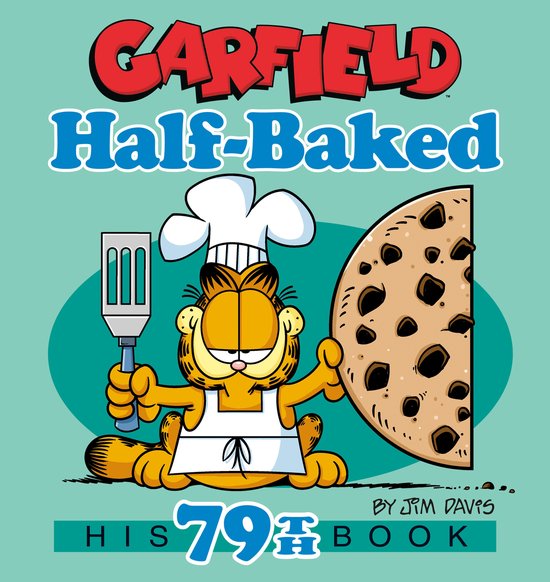 Garfield in koksmuts en schort, met spatel en een gigantische halfgebakken koekje. "Garfield Half-Baked His 79th Book" door Jim Davis.