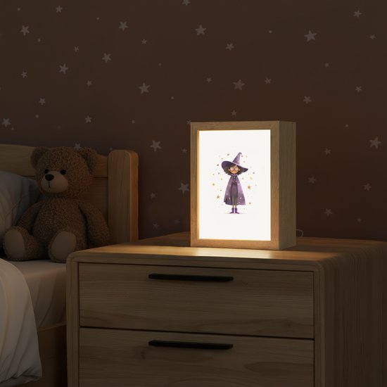 Nachtlampje 15x20 cm - Kinder lampje - Heks - Paars - Sterren - Heksenhoed - Tafellamp kinderkamer - Slaapkamer lamp - Bedlamp kinderen - Kinderlampje stopcontact - Wandlamp babykamer - Nachtlampjes van Merkloos — afbeelding 2
