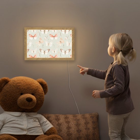 Nachtlampje 30x20 cm - Kinder lampje - Vlinder - Patroon - Pastel - Tafellamp kinderkamer - Slaapkamer lamp - Bedlamp kinderen - Kinderlampje stopcontact - Wandlamp babykamer - Nachtlampjes van Merkloos — afbeelding 5