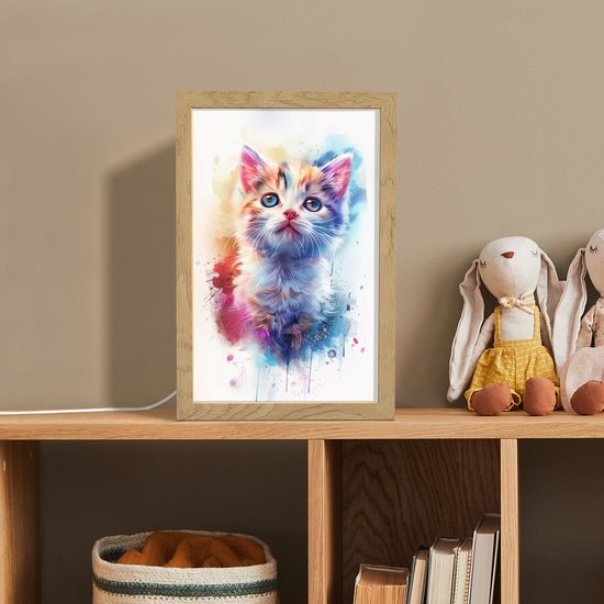 Nachtlampje 20x30 cm - Kinder lampje - Kat - Portret - Kleuren - Verf - Wit - Tafellamp kinderkamer - Slaapkamer lamp - Bedlamp kinderen - Kinderlampje stopcontact - Wandlamp babykamer - Nachtlampjes van OnlyWow — afbeelding 3