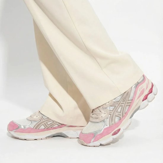 Chaussures pour femmes ASICS Gel-NYC - Unisexe - Crème Minérale Beige Pink - Taille 44,5