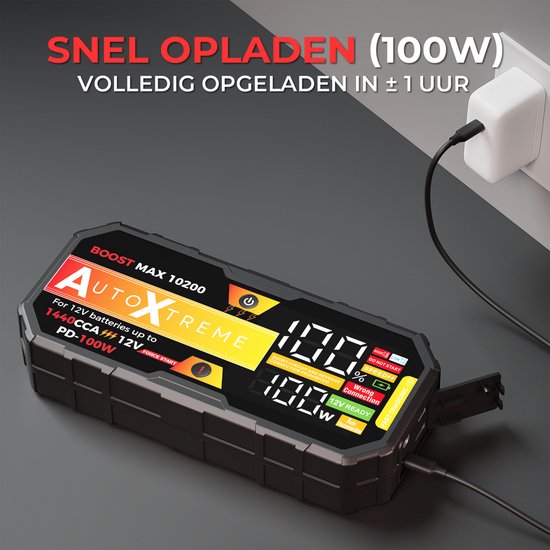 Batterie de démarrage AutoXtreme en charge via une prise murale, avec indication 'CHARGEMENT RAPIDE'.