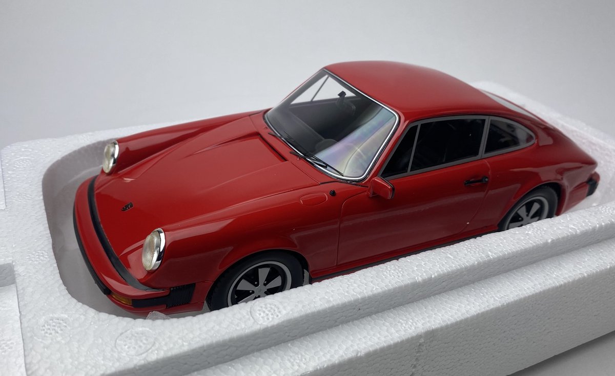 Porsche 911 Coupé - 1:18 - Schuco