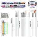 Diverse nail art benodigdheden: potloden, penseelsets, nail striping tape, strass-steentjes, glitter en 3D-vlinders.