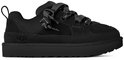 Zwarte UGG sneaker met brede zool, suède en mesh details, en een lus aan de achterkant.