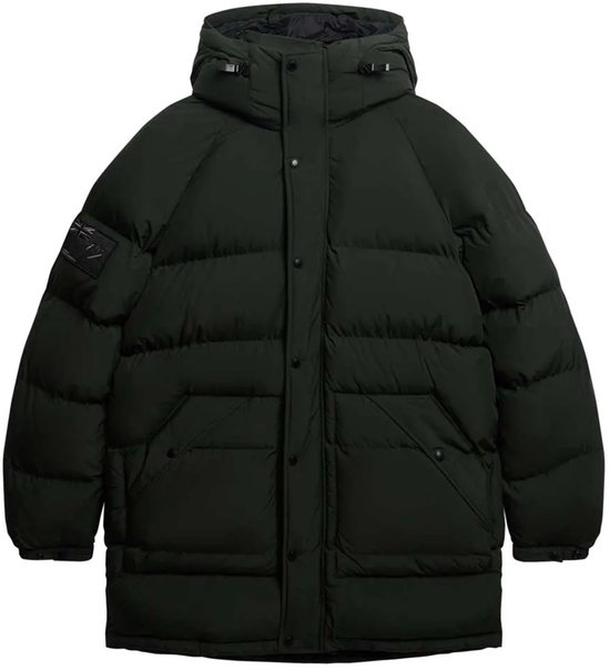 Lange, donkergroene, gewatteerde parka met capuchon, gedetailleerde voorzijde met knopen en zakken.