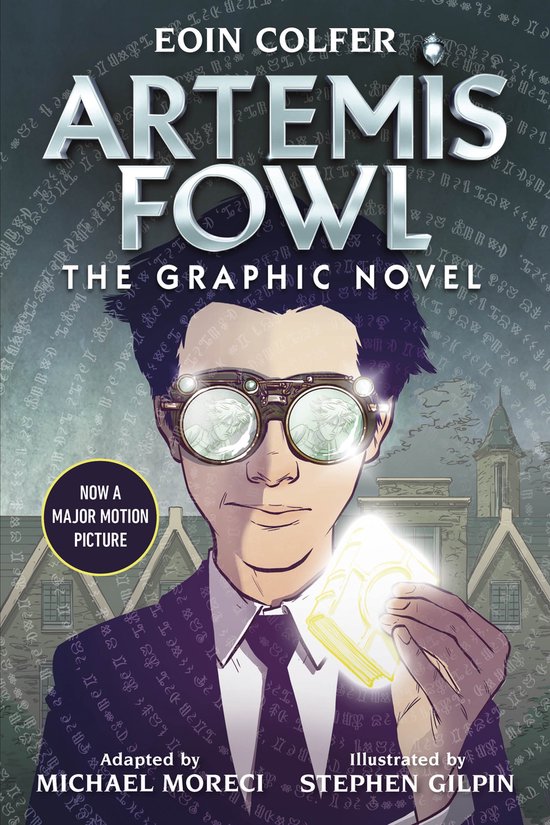 Boekomslag van Artemis Fowl: The Graphic Novel, met een illustratie van een man met een bril.