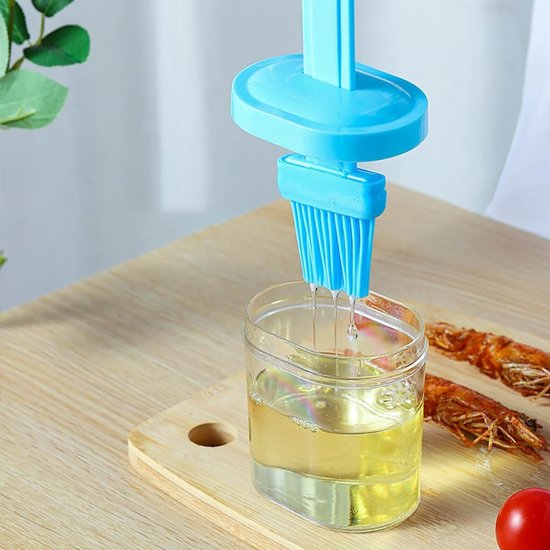 4 stuks 2-in-1 oliedispenser met siliconen borstel, hittebestendige kunststof fles voor keuken, grill en bakken, praktische oliekwast fles (wit + groen + roze + bluw) — afbeelding 4