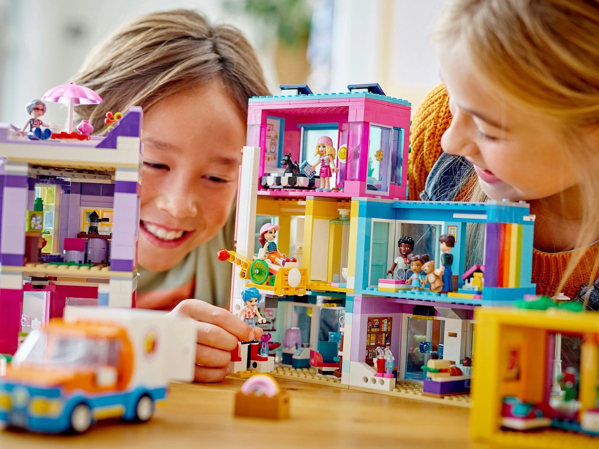 LEGO Friends Hoofdstraatgebouw - 41704 — afbeelding 16