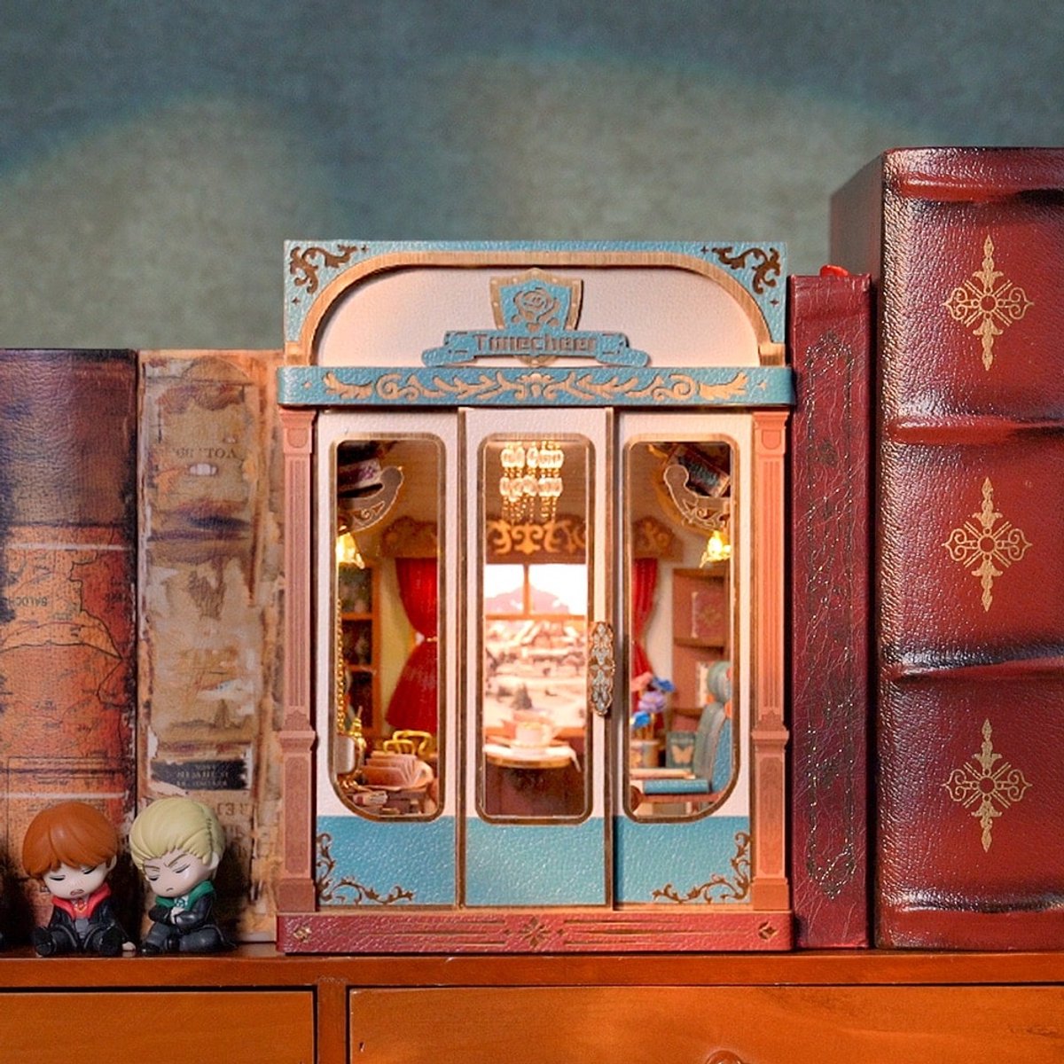 Tonecheer European Travels Book Nook Bouwpakket - Modelbouw - 15,8 x 22,4 x 22,5 cm - Houten 3D Puzzel - Boekensteun - LED-licht - Bewegingssensor Licht - Boekenhouder — afbeelding 4