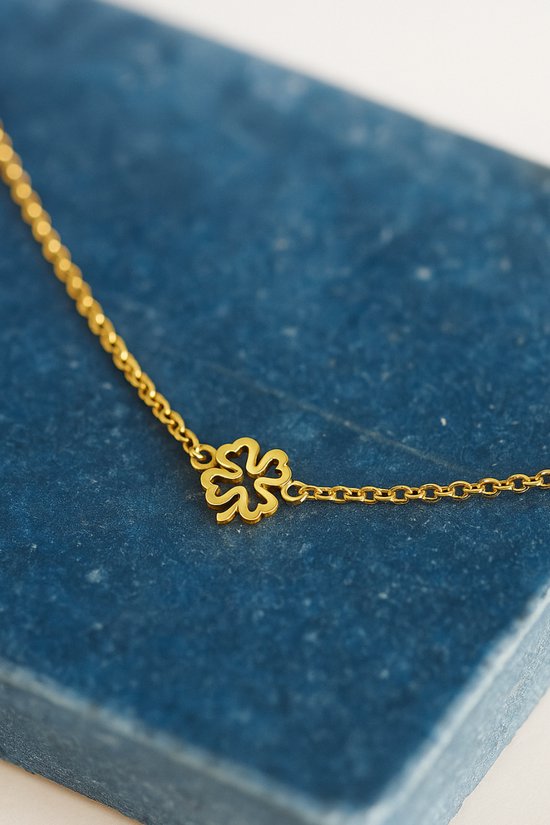 Collier Lundholm Femme Couleur Or – Acier Inoxydable Premium – Pendentif Trèfle à Quatre Feuilles – 37 + 5 cm – Pendentif Chance – Petit Cadeau Noël Femmes Cadeaux - Emballage Cadeau Luxe