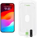 iPhone 15 Pro Max met kleurrijke achtergrond en Belkin plaatsingshulp.