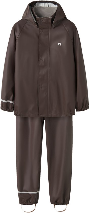 Bruin regenpak met fleece voering, reflecterende details en voetlussen.