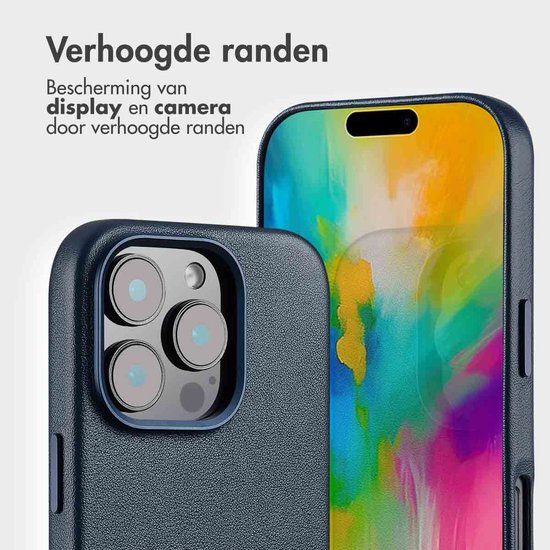 Marineblauwe telefoonhoes met verhoogde randen bij camera en scherm.