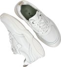 Baskets blanches Xsensible Stretchwalker avec fermeture éclair et lacets. La chaussure gauche repose sur la droite.