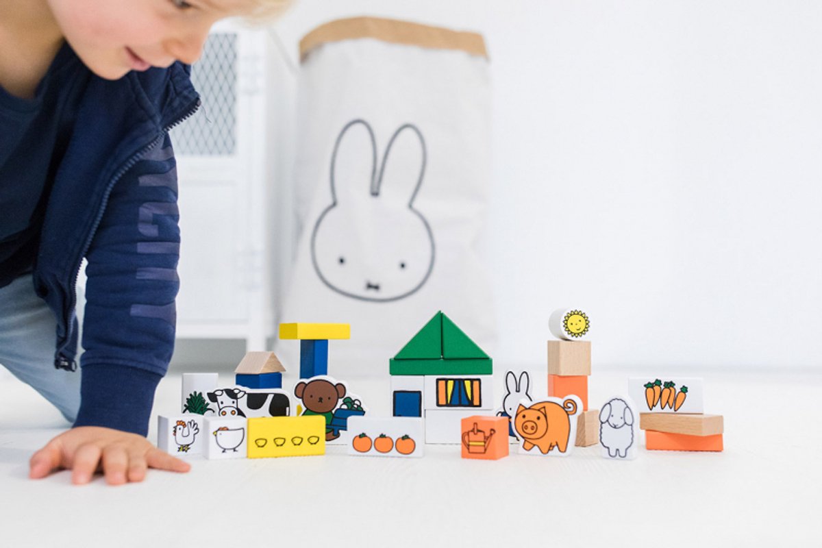 Nijntje houten blokken boerderij - 28 delig peuter speelset met boerderijdieren, bouwblokken - educatief speelgoed cadeau tip - vanaf 2 jaar - Bambolino Toys — afbeelding 9