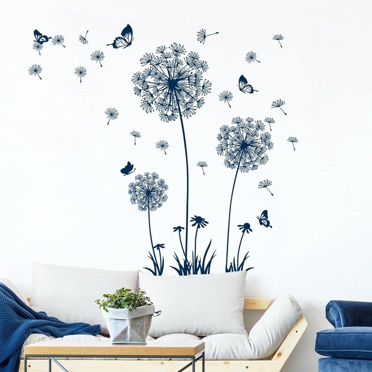 Ronte - Muurstickers Bloemen Paardebloem Vlinders Woonkamer Slaapkamer Kantoor Thuis Wanddecoratie met Blauwe Paardenbloem en Sofa Achtergrond.