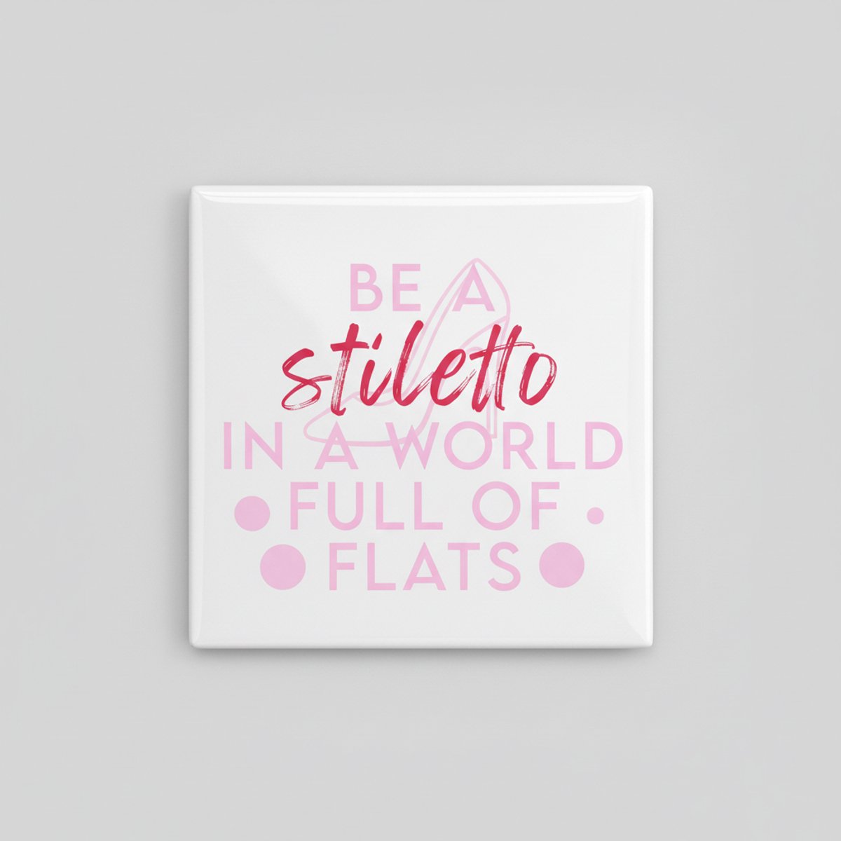 “Be a Stiletto in a World Full of Flats” Keramische Tegel – Inspirerende Fashion Quote Wan
