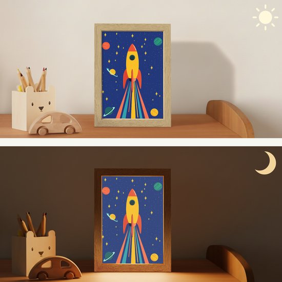 Nachtlampje 15x20 cm - Kinder lampje - Kleurrijk - Raket - Ruimte - Tafellamp kinderkamer - Slaapkamer lamp - Bedlamp kinderen - Kinderlampje stopcontact - Wandlamp babykamer - Nachtlampjes van OnlyWow — afbeelding 4