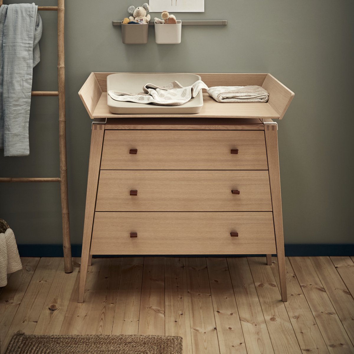 Leander Linea Commode - Oak
