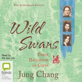 Boekhoes met de titel "Wild Swans Three Daughters of China" door Jung Chang, met portretten van drie vrouwen.