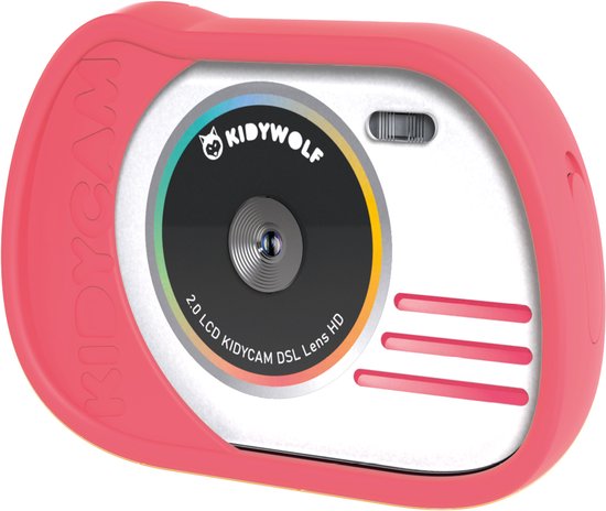 Handen van een kind met een rode Kidywolf Kidycam camera in een teil met water.