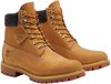 Bottes lacées Timberland marron avec col noir, œillets dorés et logo de la marque.