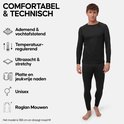 Man in zwarte thermokleding, model is 188 cm en draagt maat M. Tekst "Comfortabel & Technisch".