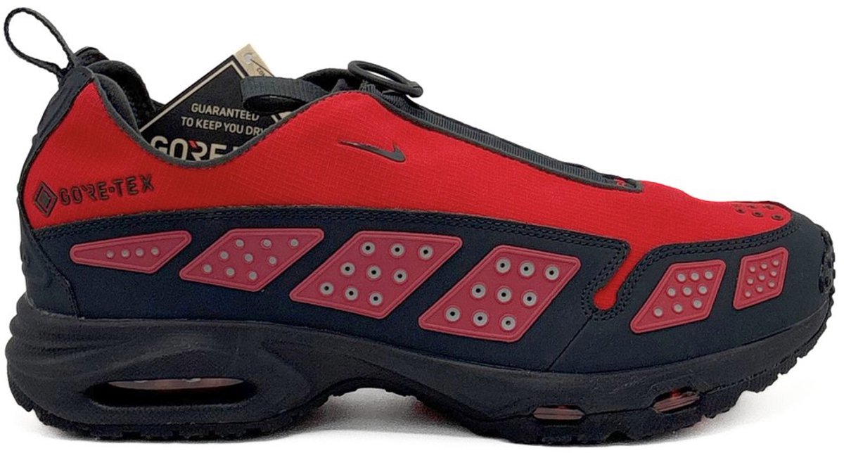 Nike Nike Air Max SNDR GoreTex WMNS Hyper Crimson Sneakers Unisex Rood