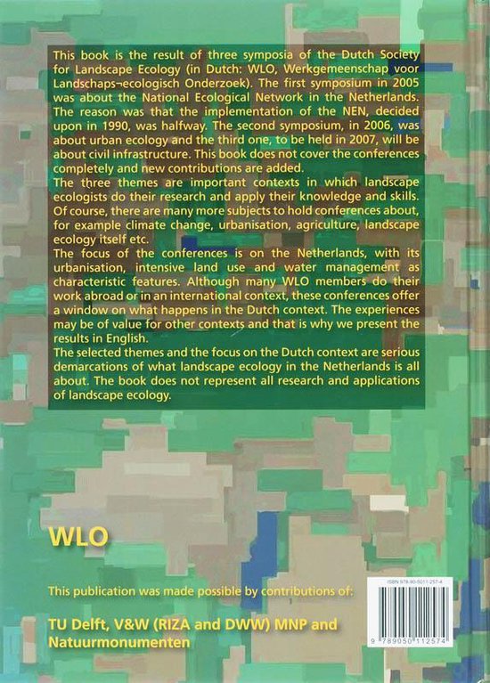 Achterkant van een boek met tekst over het Nederlandse landschap. Logo's van bijdragers en ISBN-nummer.