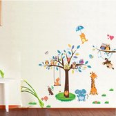Moderne muursticker – Zachte kleuren – Boom – Olifant – Mierl – Wasbeer – Uil - Eekhoorn - Muurstickers kinderkamer – Babykamer – Accessoires babykamer – Grijs – 79 x 128 (lxb) cm