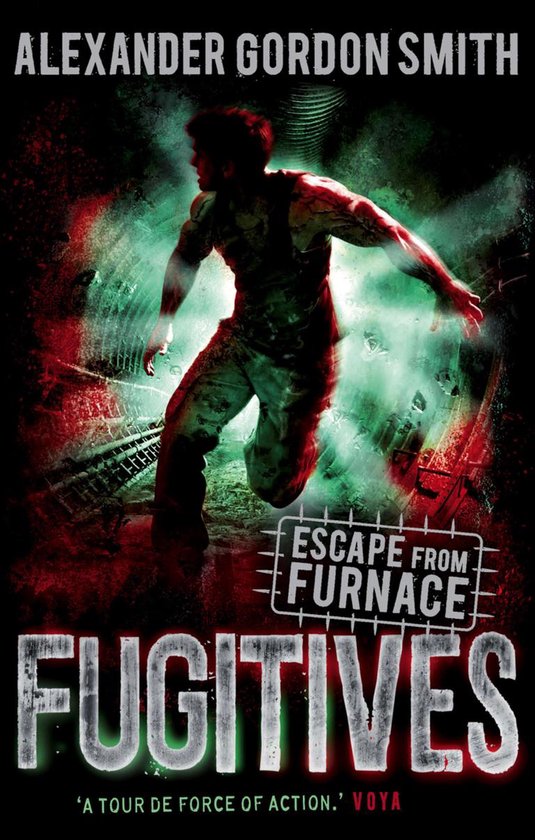 Boekcover FUGITIVES van Alexander Gordon Smith. Een man rent door een tunnel met rode en groene gloed. "ESCAPE FROM FURNACE"