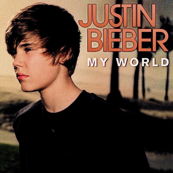 Justin Bieber, "My World" albumcover met Justin Bieber, omringd door palmbomen, tekst "JUSTIN BIEBER MY WORLD".