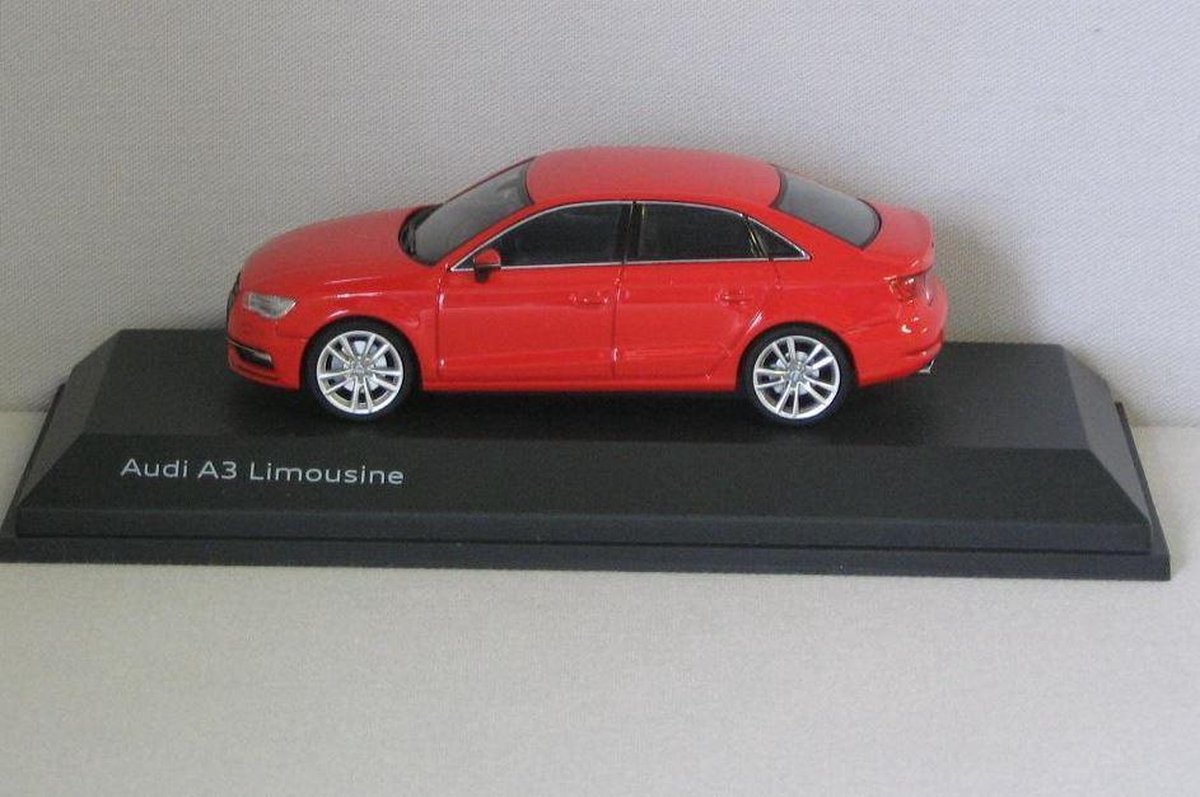 Audi A3 Limousine 1:43 Herpa Rood 501.13.031.33 | bol