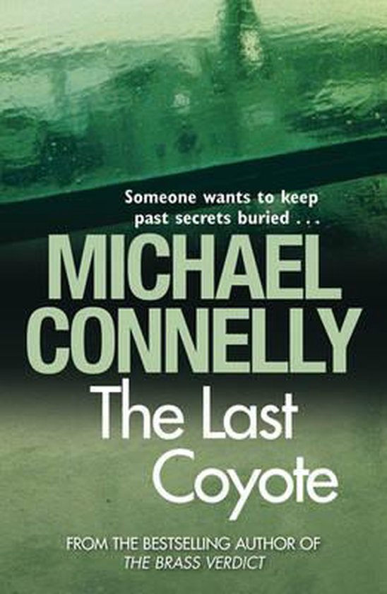 Couverture du livre 'The Last Coyote' de Michael Connelly. Fond sombre, vert et aqueux. Texte : 'Someone wants to keep past secrets buried... MICHAEL CONNELLY The Last Coyote FROM THE BESTSELLING AUTHOR OF THE BRASS VERDICT'.