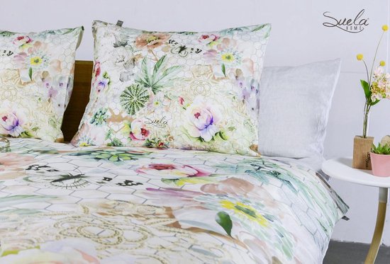 Kussensloop met roze, paarse en groene bloemen en succulente print, met kantdetails.