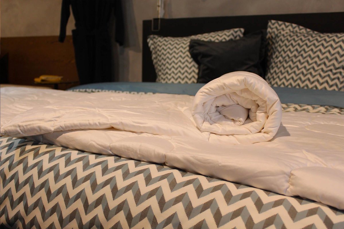 Wollen dekbed 4-Seizoenen | Loiva 100% zuiver scheerwol 240 x 200 cm - Lits-jumeaux