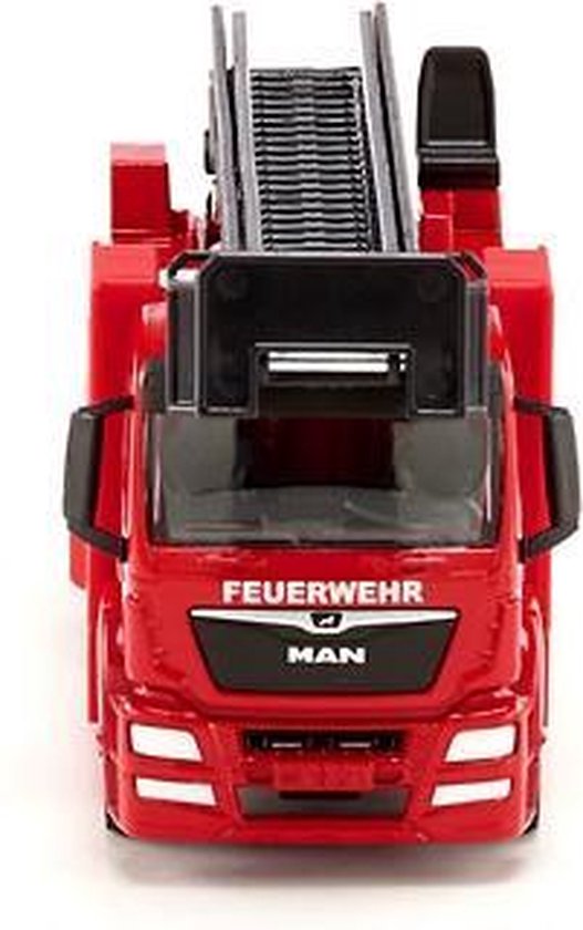 Voorkant van een rode brandweerwagen met een zwarte ladder erop. Het woord 'FEUERWEHR' staat op de voorkant.