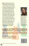 Achterkant van een boek met de titel 'Familieopstellingen met kinderen en jongeren', een foto van Ingrid Dijkstra en een beschrijving.