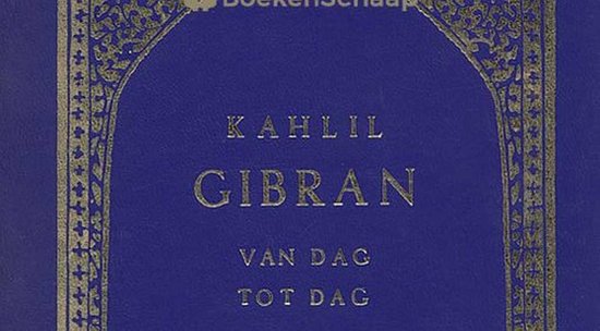 Gouden tekst op een diepblauwe kaft: Kahlil Gibran Van Dag Tot Dag.