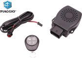 Alarmsysteem E4 OEM | PiaggioElektronisch alarm systeem voor Piaggio / Vespa 4T 3V iGET E4 (Euro 4) met afstandbediening. Plug-and-play aan te sluiten met bijbehorende kabelboom.