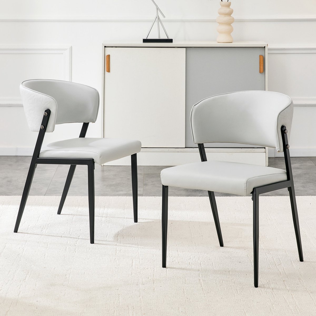 DESMIU Eetkamerstoel - Set Van 2 - Gepolsterde Zitting En Gebogen Rugleuning - Voor Eetkamer, Keuken En Bureau - Kunstleer Lichtgrijs
