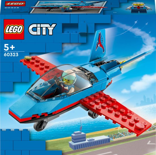 LEGO® City Stuntvliegtuig 60323 bouwset; speelgoedvliegtuig met versierde staartvinnen en een cockpit die open kan, plus een minifiguur van een piloot met helm; leuk actiespeelgoed voor kinderen vanaf 5 jaar (59 onderdelen)