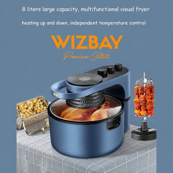 Blauwe 8L airfryer met glazen deksel, een geroosterde kip, popcornmandje en satéspiesen.