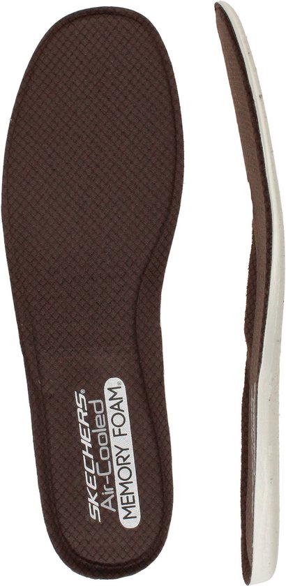 Bruine binnenzolen van Skechers, met 'Air-Cooled Memory Foam' tekst.