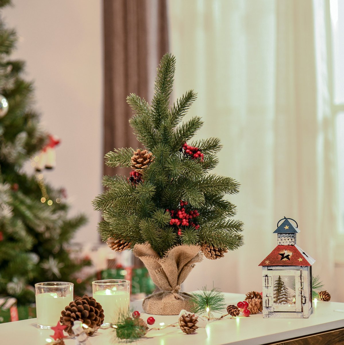 OKWISH Kunstkerstboom – 50 Cm Met 55 Takpunten – Kunststof En Linnen – Groen – Tafeldecoratie Met Bessen En Dennenappels