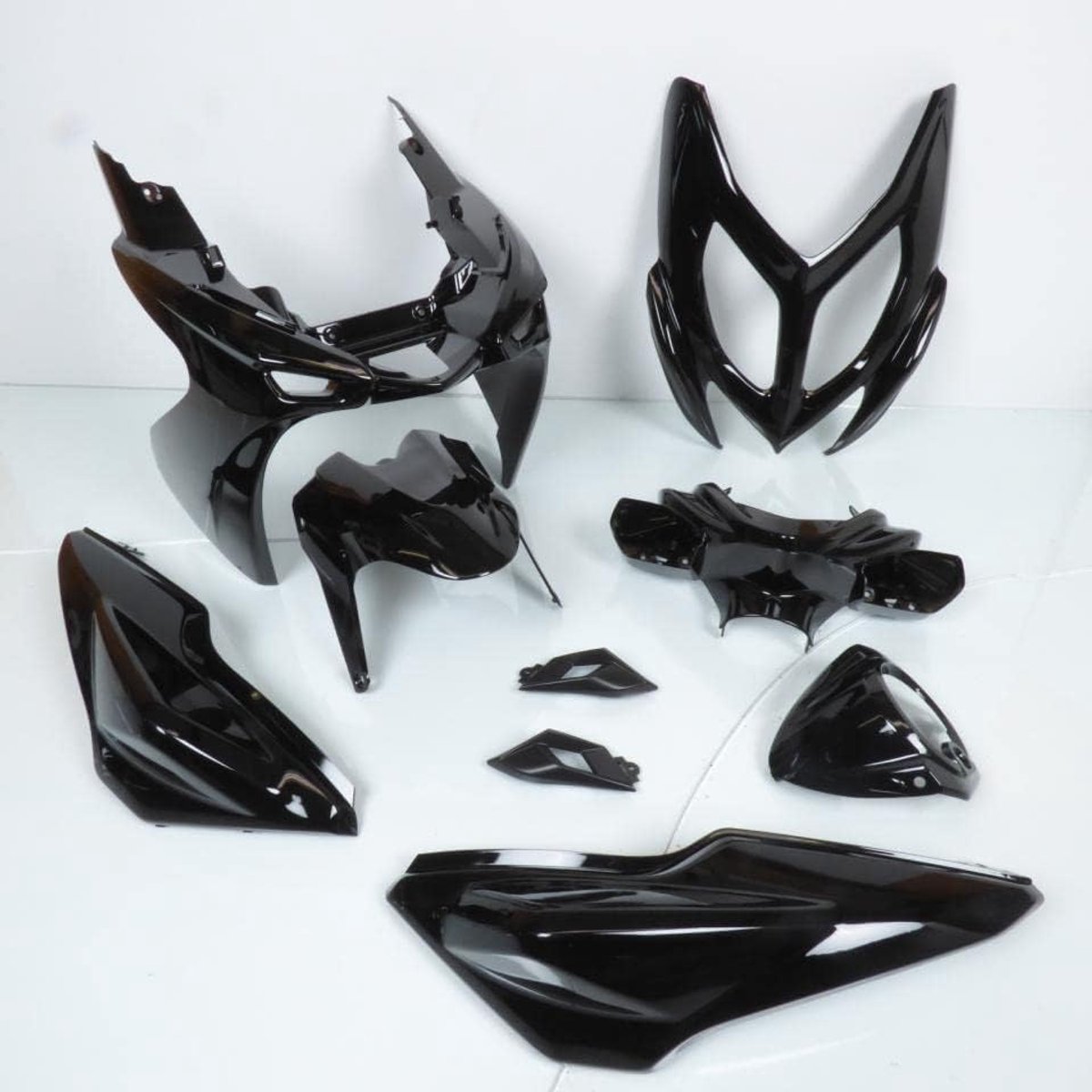 Bodykit voor Yamaha 50 Aerox scooter 2013 tot 2020 glanzend zwart 9 delen Gloednieuw