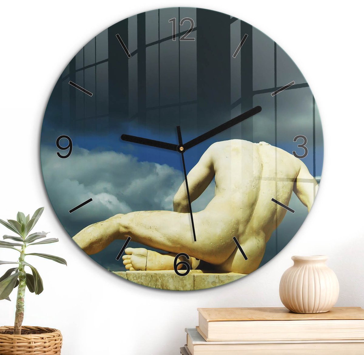 ArtPrintCave Blauw Glazen Klok - Wandklok 30 cm - Muurklok Rond - Dramatisch Standbeeld Stille Wandklok - Mensen Wandklok Keuken - Zwarte Klokwijzers